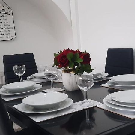Stylish And Homey 3 Bedroom House With Free Parking & Wi-Fi Minworth Exteriér fotografie