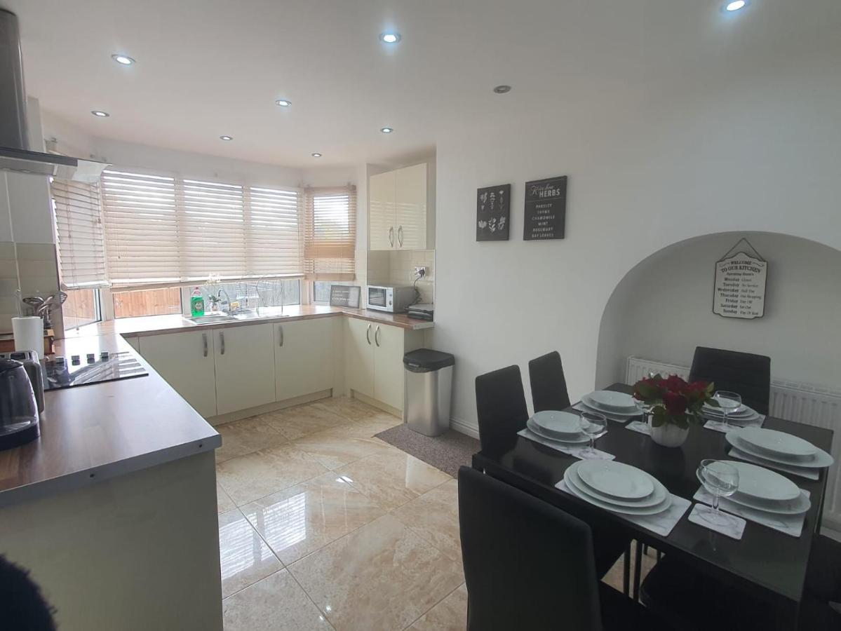 Stylish And Homey 3 Bedroom House With Free Parking & Wi-Fi Minworth Exteriér fotografie