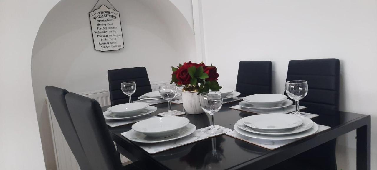 Stylish And Homey 3 Bedroom House With Free Parking & Wi-Fi Minworth Exteriér fotografie